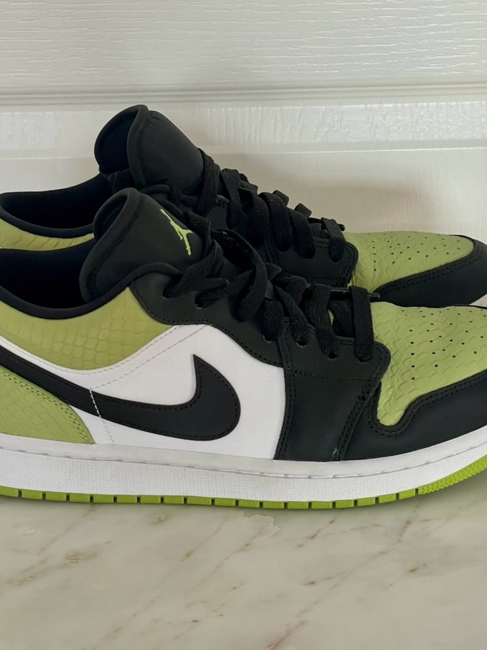 Nike Air Jordan 1 Low SE Snakeskin Women’s 11.5/Men’s 9.5 vivid Green